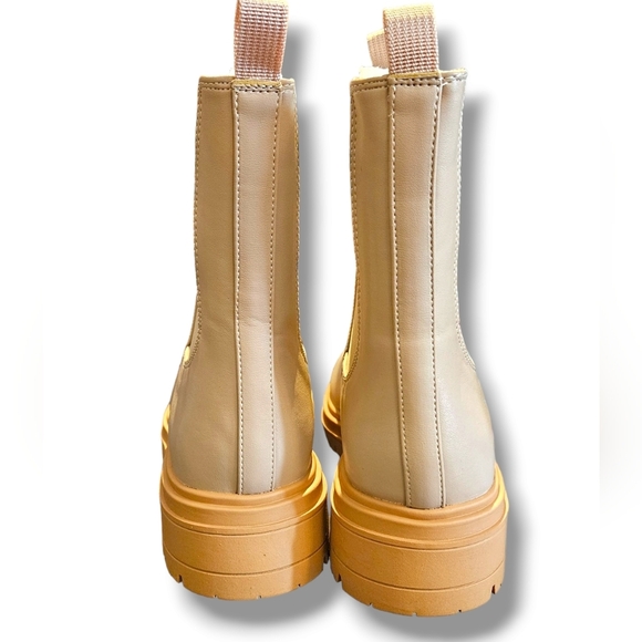 Pull on chelsea boots - Picture 3 of 6